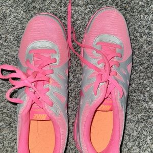 Size 7 pink Nike shoe